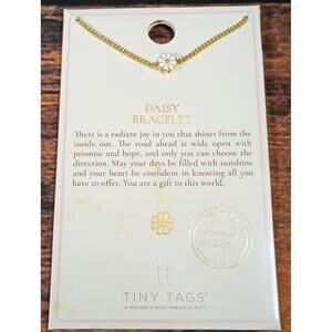 Tiny Tags Daisy Bracelet with Gold Plated Chain and White Daisy Charm